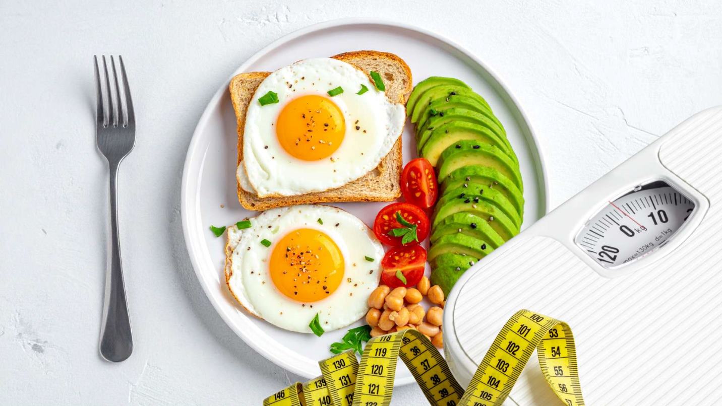 Breakfast plays an important role in the weight loss process. Graphics: Thanh Thanh