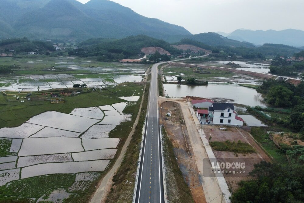 The inter-regional traffic road project connecting Phu Tho - Lao Cai is about to complete all bidding packages. Photo: To Cong