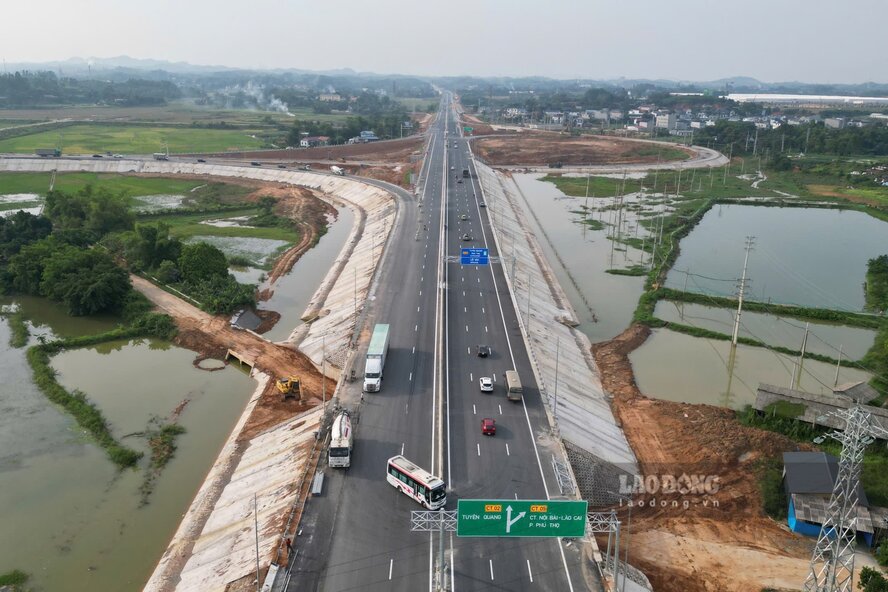 Toàn cảnh tuyến đường nối 2 cao tốc sắp hoàn thành ở Phú Thọ. Ảnh: Tô Công