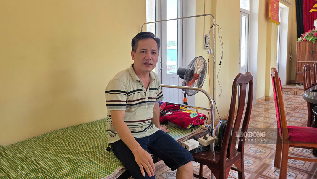 Nhiều năm nay, anh Đặng Văn Ngọc làm công việc bảo vệ không lương. Ảnh: Bảo Nguyên
