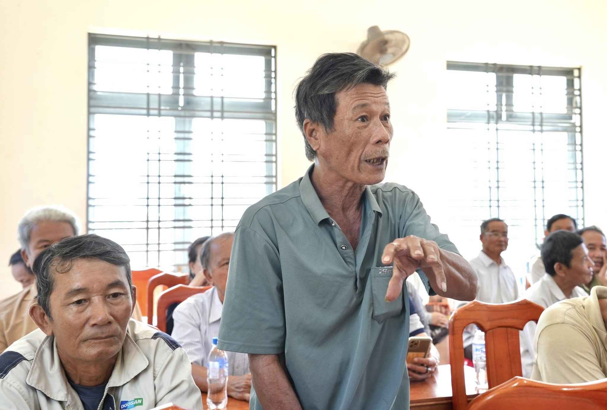 Đông đảo người dân xã Vạn Tường đều bày tỏ sự đồng thuận, nhất trí cao với chủ trương sắp xếp thôn của cấp trên. Ảnh: UBND xã Vạn Tường