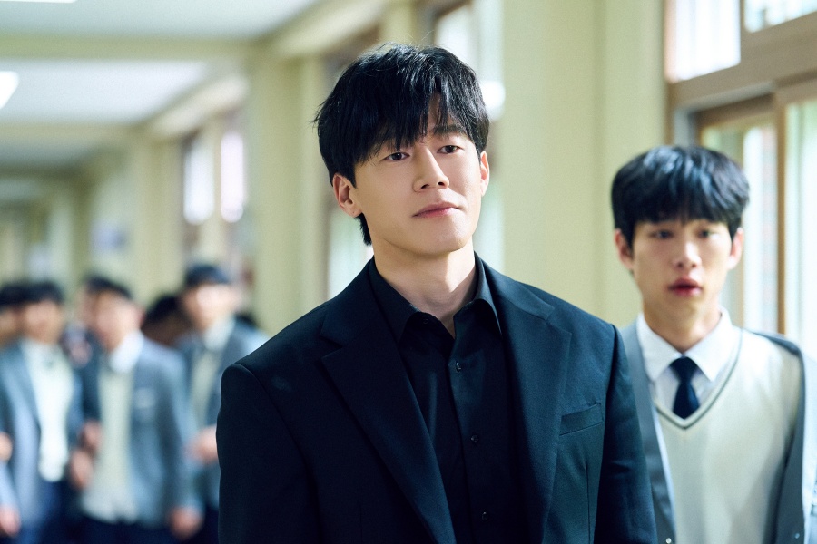 Kim Moo Yeol surpasses Lim Ji Yeon to become the most loved actor of the week. Photo: Netflix