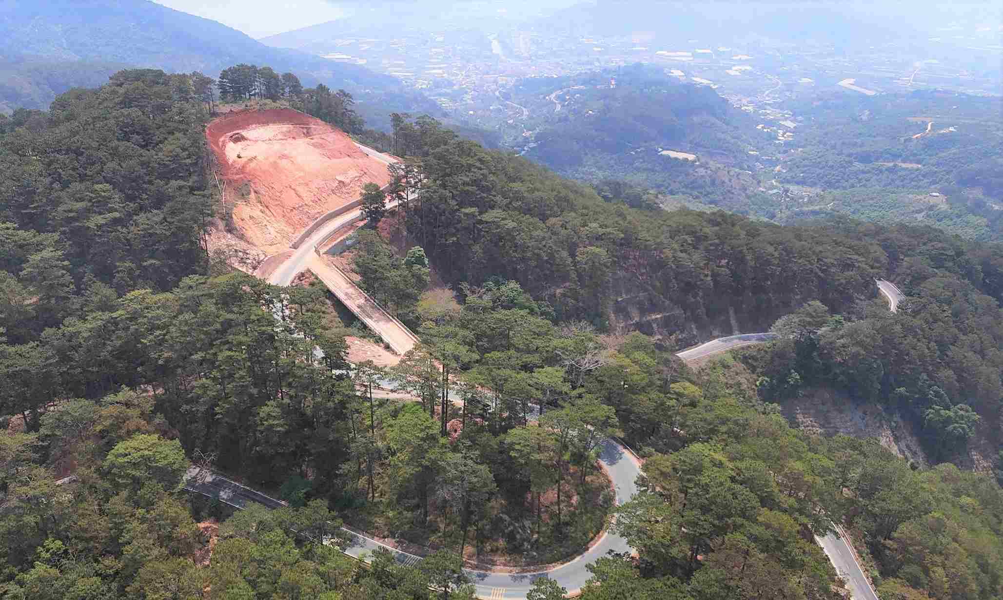 The landslide point on D'ran Pass (National Highway 20) connecting Da Lat with Phan Rang (Khanh Hoa) has been basically overcome to ensure safety. Photo: Phuc Khanh