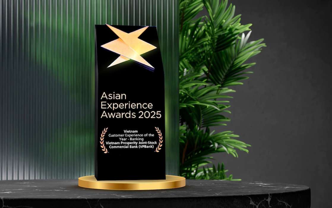Tạp chí Asian Business Review đã trao tặng giải thưởng “Trải nghiệm khách hàng của năm – ngành ngân hàng” cho VPBank. Ảnh: VPBank