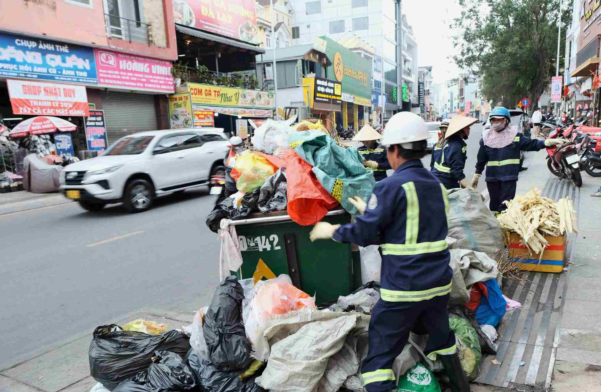 Xứ lý rác thải đang là bài toán cần lời giải lâu dài tại nhiều địa phương trên địa bàn tỉnh Lâm Đồng. Ảnh: Phúc Khánh