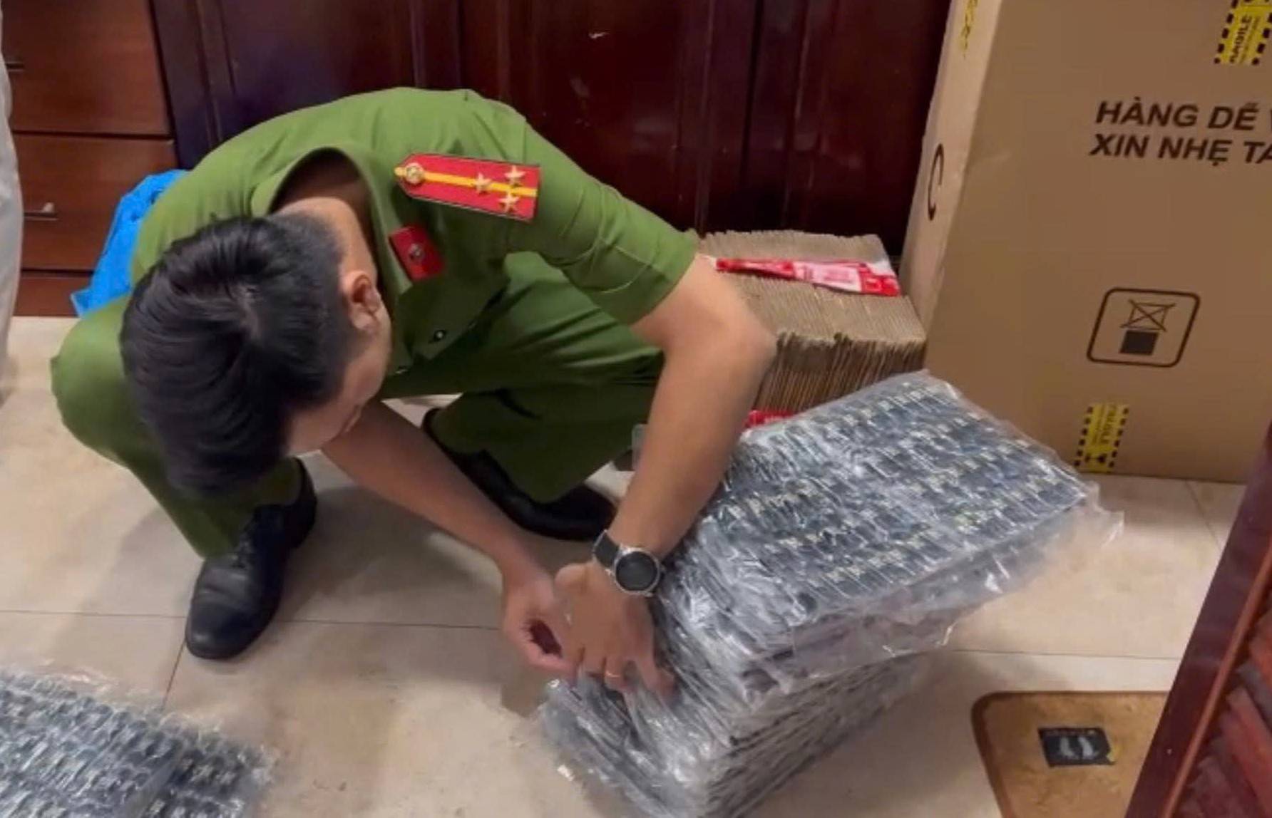 Công an phát hiện lượng lớn thuốc lá điện tử chứa ma túy và khởi tố 5 đối tượng liên quan. Ảnh: Công an