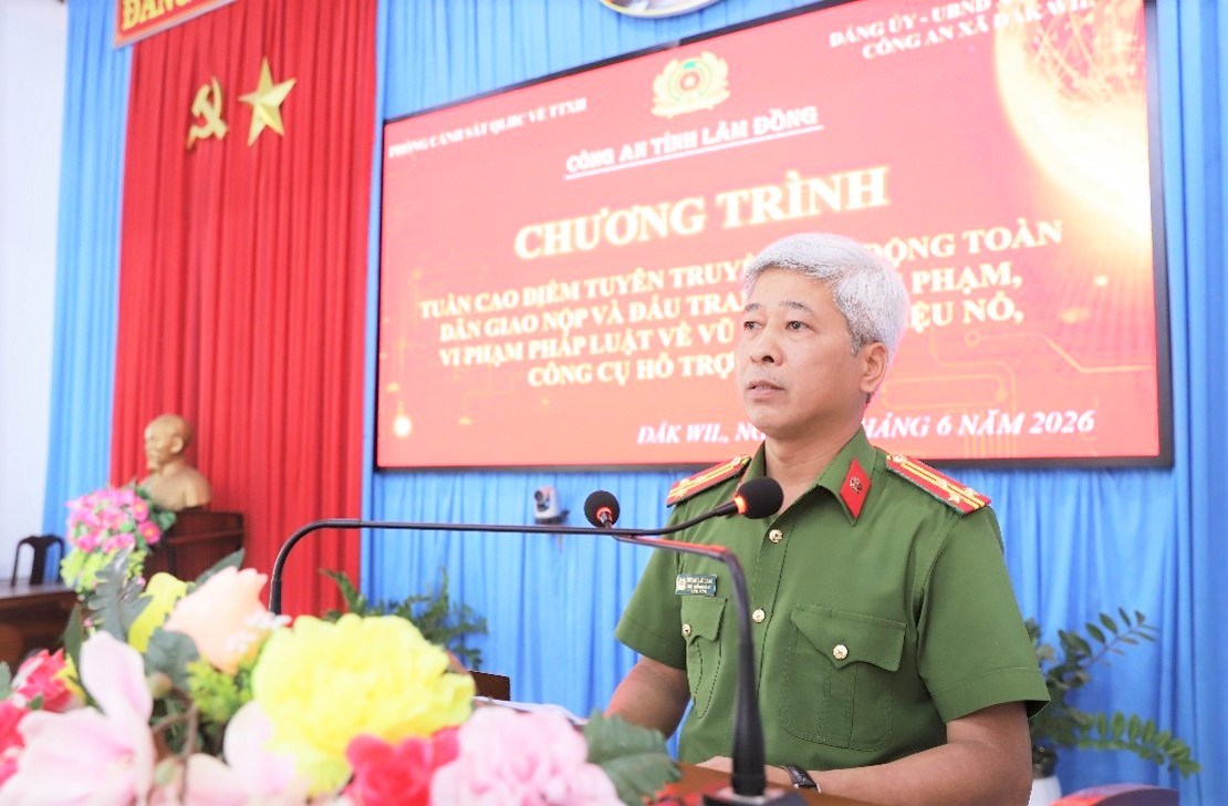 Thượng tá Lương Đức Đảng – Phó trưởng Phòng Cảnh sát QLHC về TTXH, Công an tỉnh Lâm Đồng phát biểu. Ảnh: Công an 