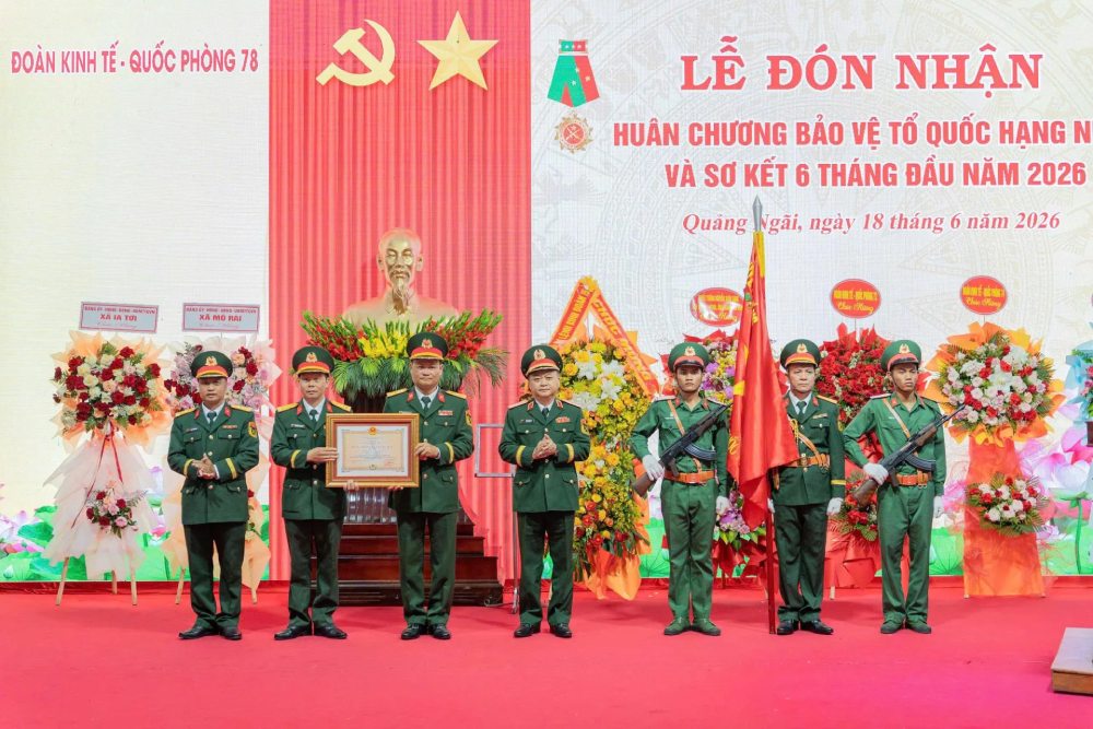 Đoàn Kinh tế - Quốc phòng 78 (Binh đoàn 15) là một trong những đơn vị quân đội đón nhận Huân chương Bảo vệ Tổ quốc tuần qua. Ảnh: Lê Quang Hồi