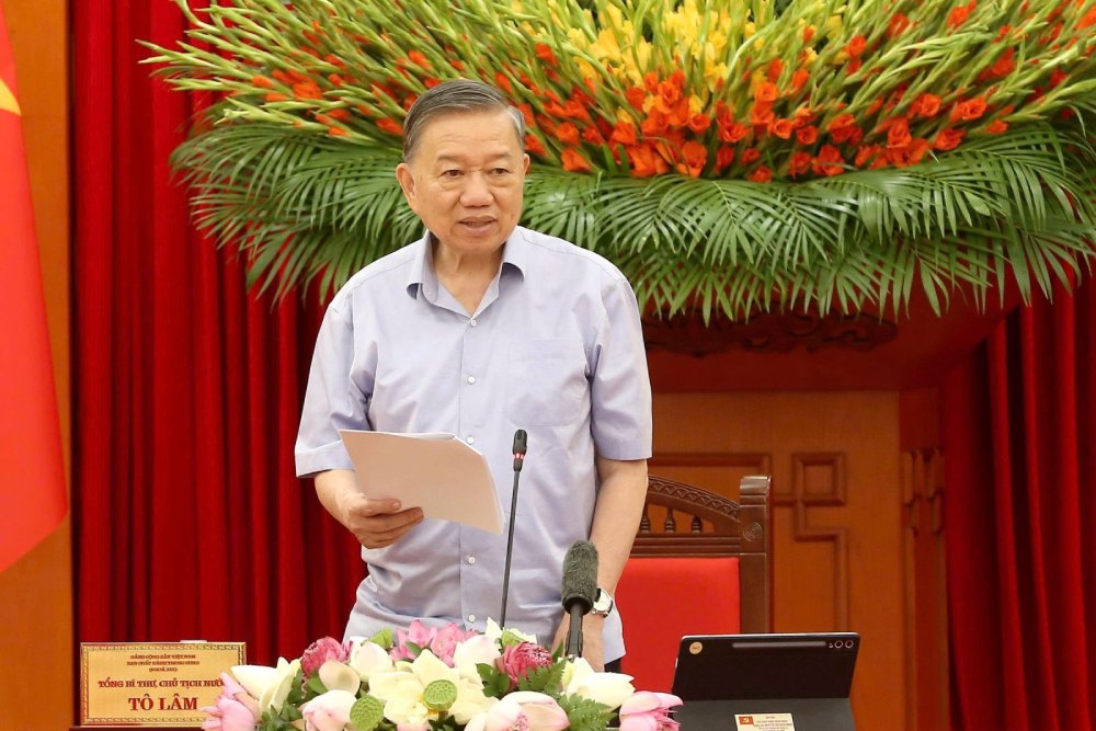 General Secretary and President To Lam requested to strictly handle the situation of forcing extra classes, suggesting extra classes, and putting pressure on students and parents. Photo: Hien Hoa