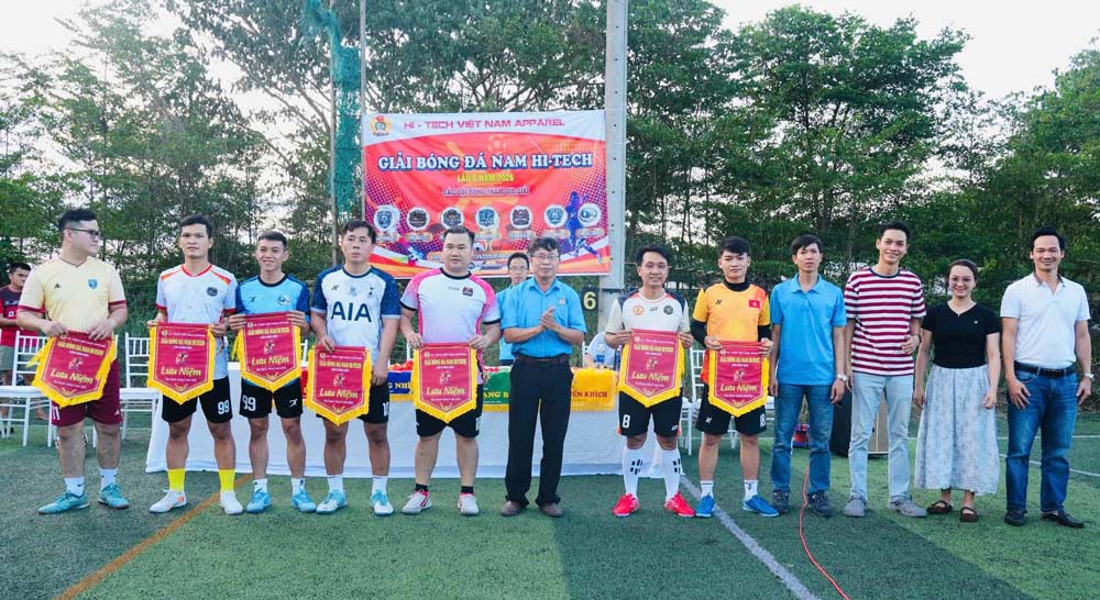 The Trade Union of Hi-tech Vietnam Apparel Co., Ltd. organizes a football tournament to celebrate the success of the 14th Congress of the Vietnam Trade Union. Photo: Duy Xuyen Trade Union