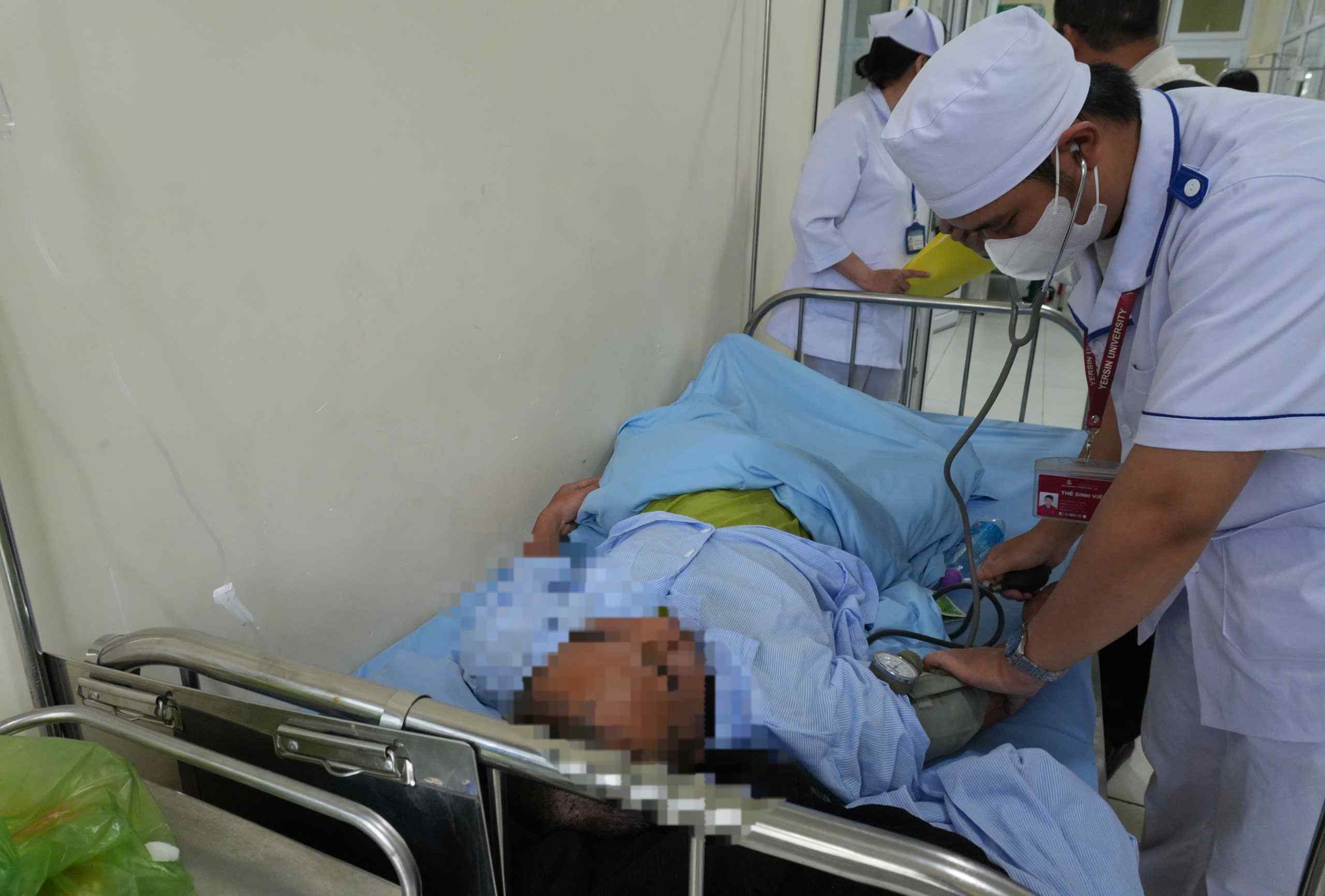Một trường hợp bị ngộ độc nấm rừng ở Lâm Đồng phải đến bệnh viện cấp cứu, điều trị. Ảnh: Phúc Khánh