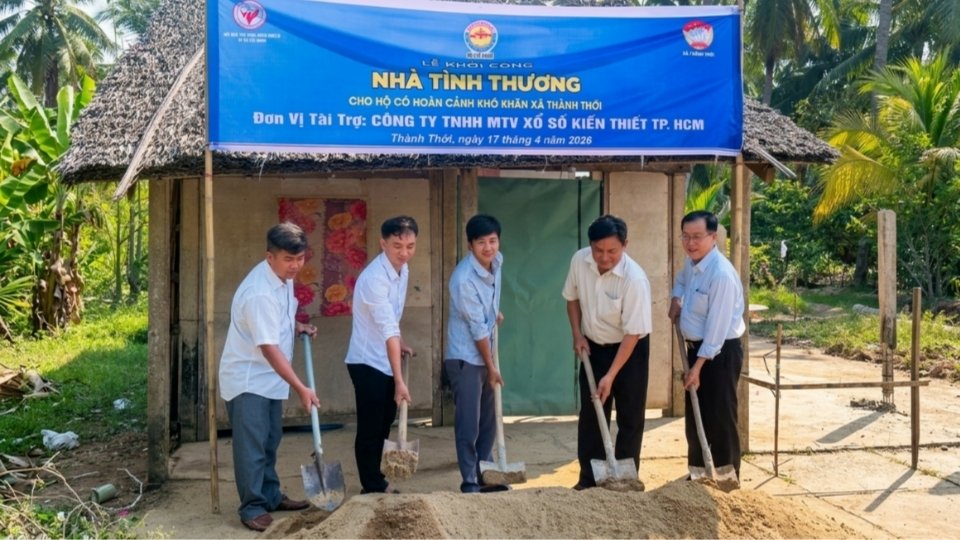 Nguồn lực xã hội hóa góp phần hỗ trợ xây dựng nhà ở cho hộ dân khó khăn trên địa bàn tỉnh. Ảnh: MTTQ Việt Nam tỉnh Vĩnh Long