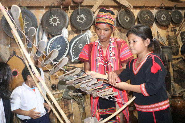 Unique bamboo and rattan musical instruments create an attractive cultural feature for tourists. Photo: Thanh Tuan