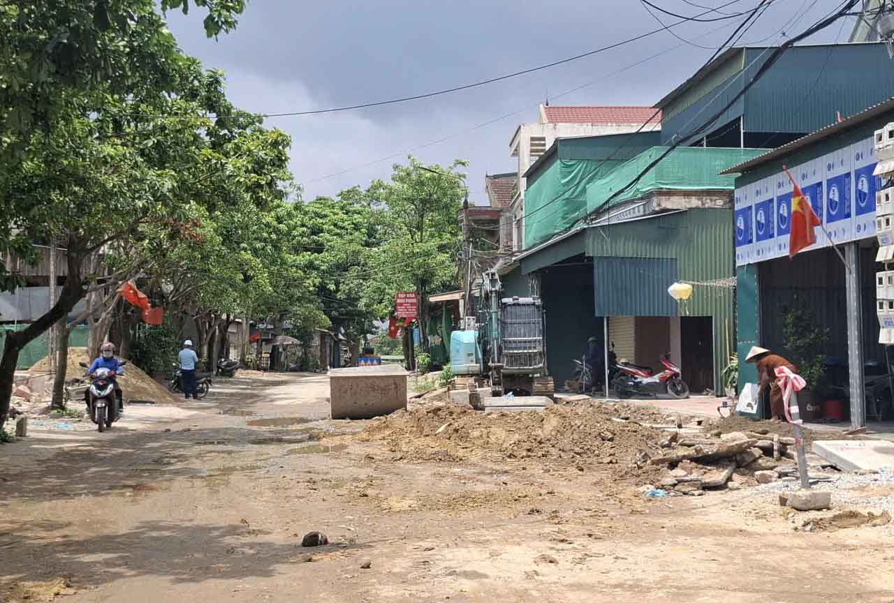 Tiểu dự án cải thiện cơ sở hạ tầng đô thị Thạch Hà đang triển khai thi công. Ảnh: Trần Tuấn