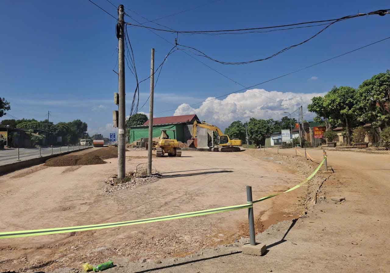 Tiểu dự án cải thiện cơ sở hạ tầng đô thị Hương Khê đang thi công. Ảnh: Trần Tuấn