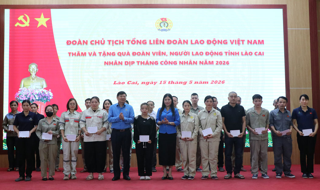 Liên đoàn Lao động tỉnh Lào Cai tổ chức đối thoại với đoàn viên, người lao động thuộc công đoàn Các khu công nghiệp. Ảnh: Huyền Thúy