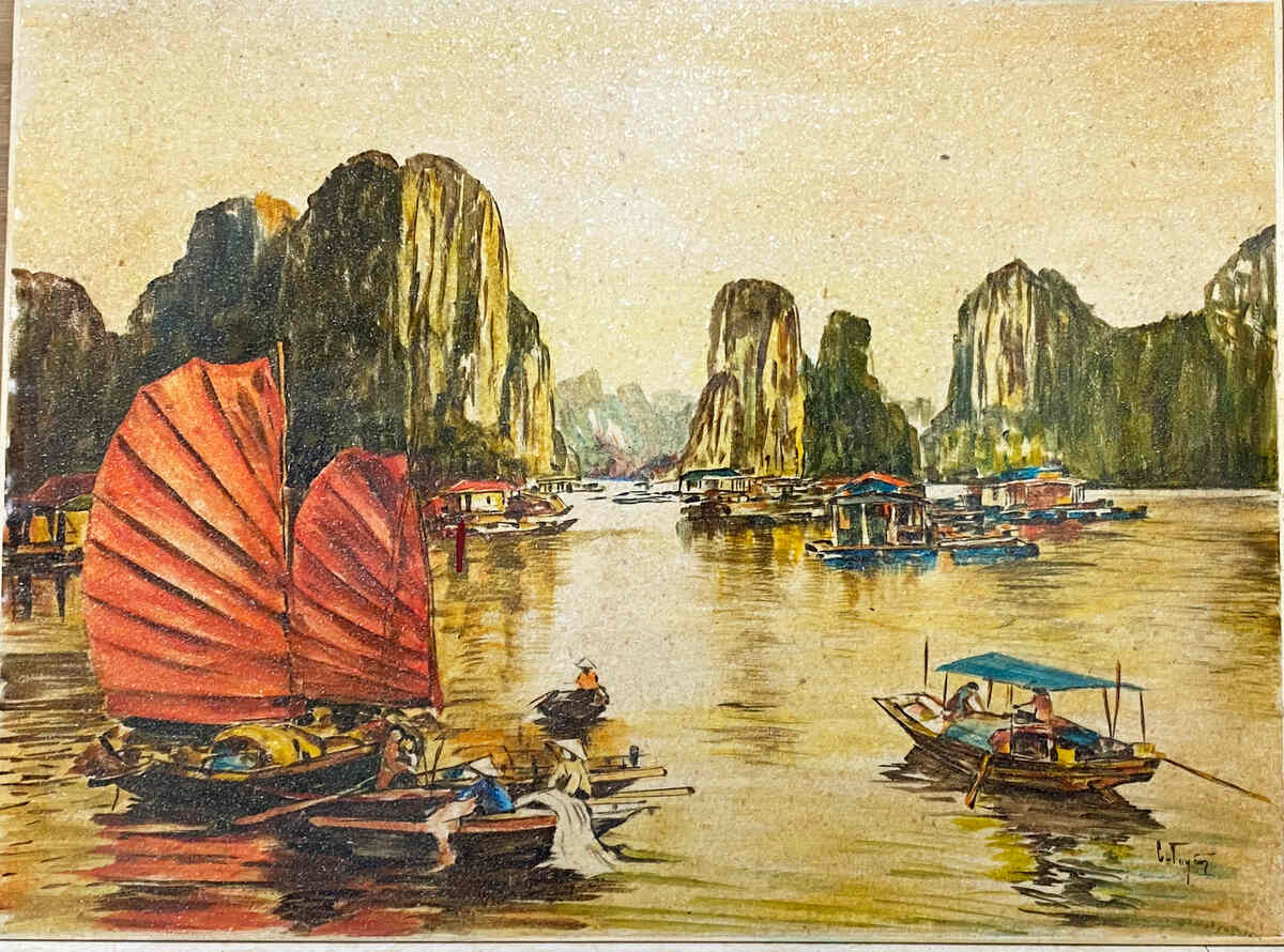 Bức tranh bột điệp tái hiện cảnh sông nước Hạ Long.