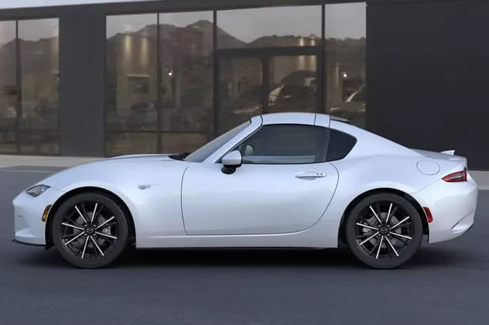 Mazda MX-5 RF stands out with its electric hardtop design, typical Targa style. Photo: Mazda