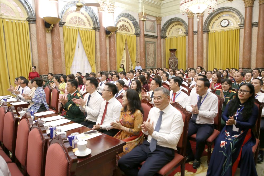 Các đại biểu tham dự cuộc gặp mặt. Ảnh: Hiền Hòa