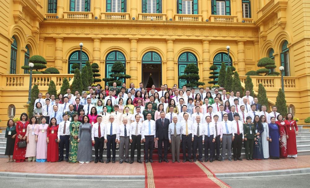 Tổng Bí thư, Chủ tịch nước Tô Lâm gặp mặt 101 nhà báo tiêu biểu. Ảnh: Hiền Hòa
