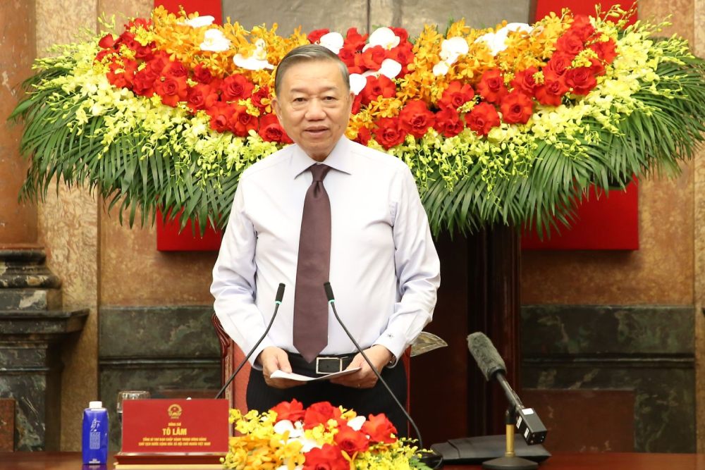 General Secretary and President To Lam speaks at a meeting with 101 typical journalists. Photo: Hien Hoa