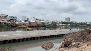 Bustling construction site of the Doi Canal North bank renovation project in Ho Chi Minh City