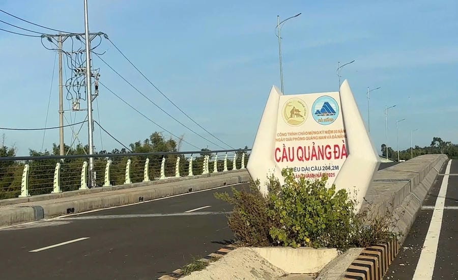 The Quang Da bridge project connecting Hoa Tien commune and Dien Ban Bac ward (new Da Nang city) was technically opened to traffic from the end of March 2025 and has not yet been officially put into operation. Photo: Nguyen Linh