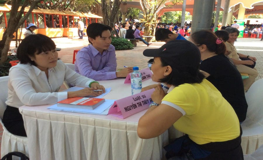Lawyers advise workers in a legal advice program organized by Lao Dong Newspaper. Photo: Nam Duong