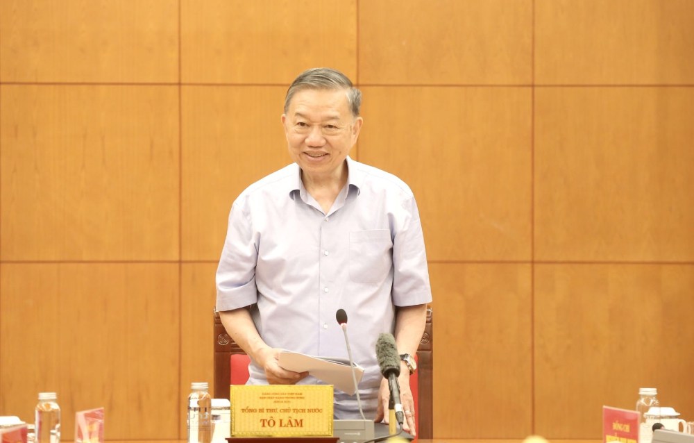General Secretary and President To Lam chaired a working session with the Central Propaganda and Mass Mobilization Commission and relevant agencies on the Project to build the Party's ideological work strategy in the context of digital transformation. Photo: Hien Hoa