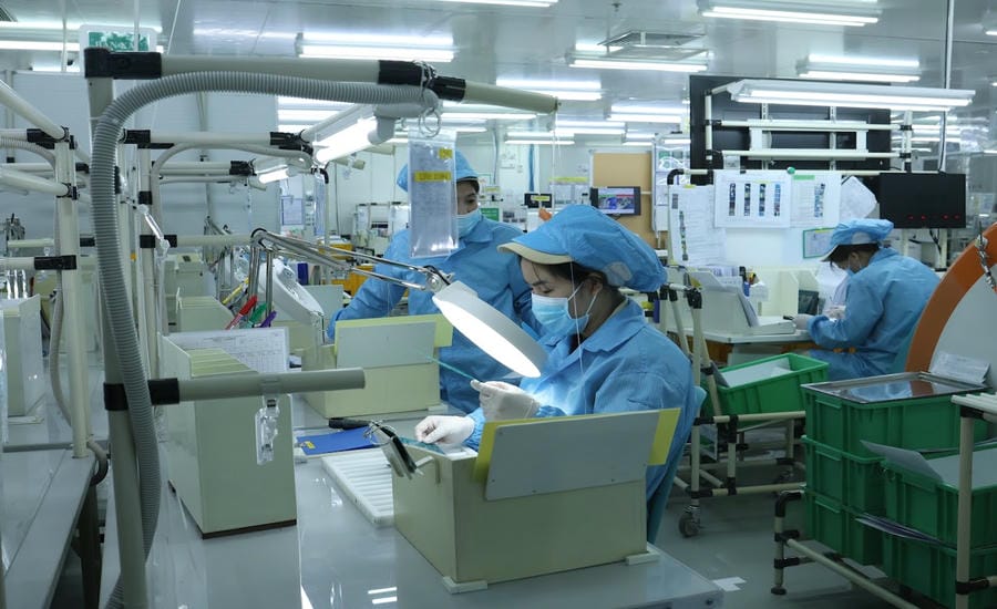 Businesses increase input imports, preparing for year-end orders. Photo: Hai Nguyen