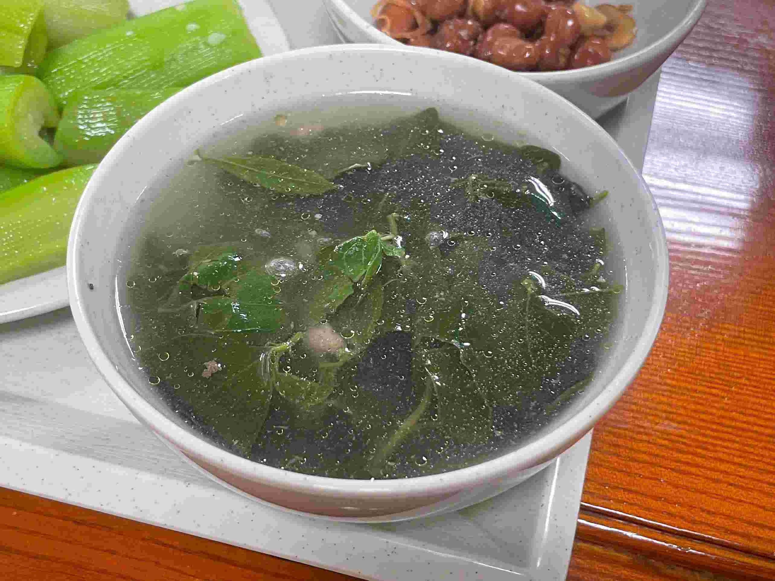 Nhiều rau xanh giúp cả nhà ăn ngon miệng mà vẫn đảm bảo dinh dưỡng. Ảnh: Minh Vũ