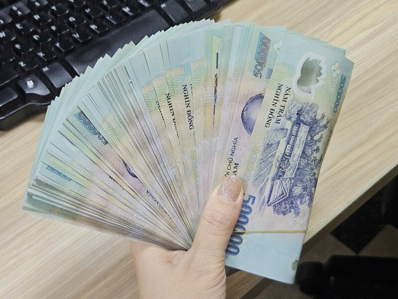 HDBank's interest rate schedule has two special interest rates at the counter: 7.2%/year for 12-month term type 1 and 7.6%/year for 13-month term type 1. Photo: Thuan Hien