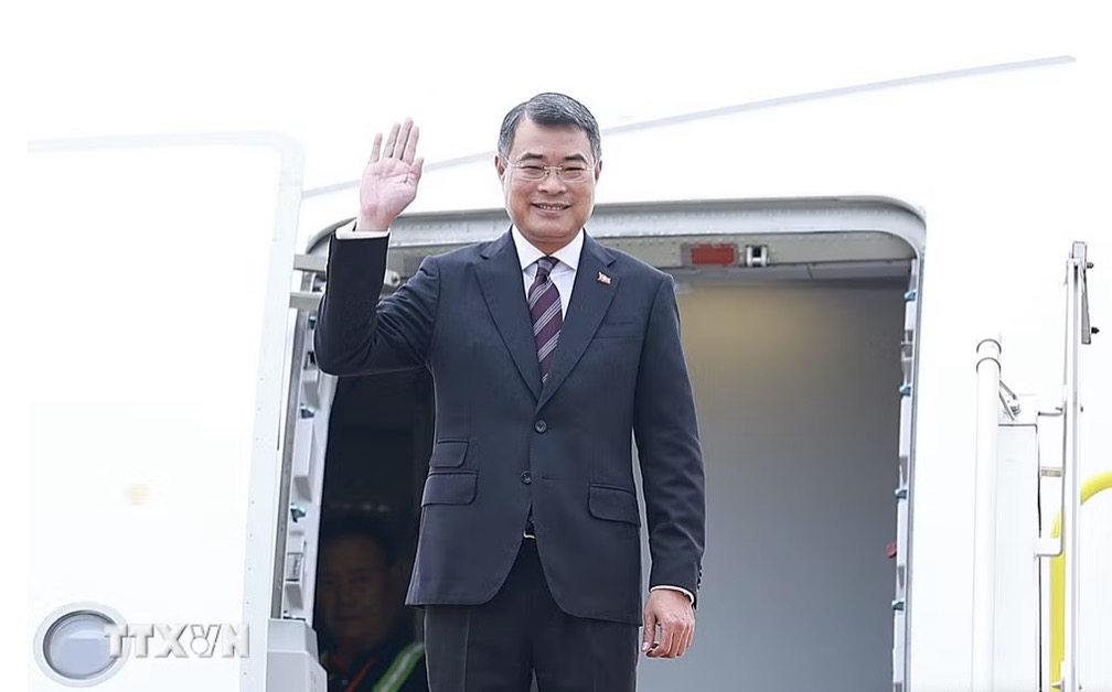 Politburo member, Prime Minister Le Minh Hung left Hanoi to attend the ASEAN-Russia Relations 35th Anniversary Summit in Kazan, Russia. Photo: VNA