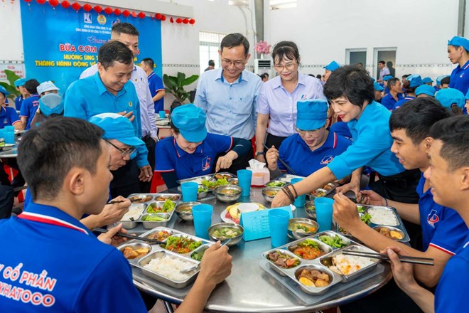 Gần 28.300 suất "Bữa cơm Công đoàn" đến với người lao động Khánh Hòa trong Tháng Công nhân 2026. Ảnh: Phương Linh