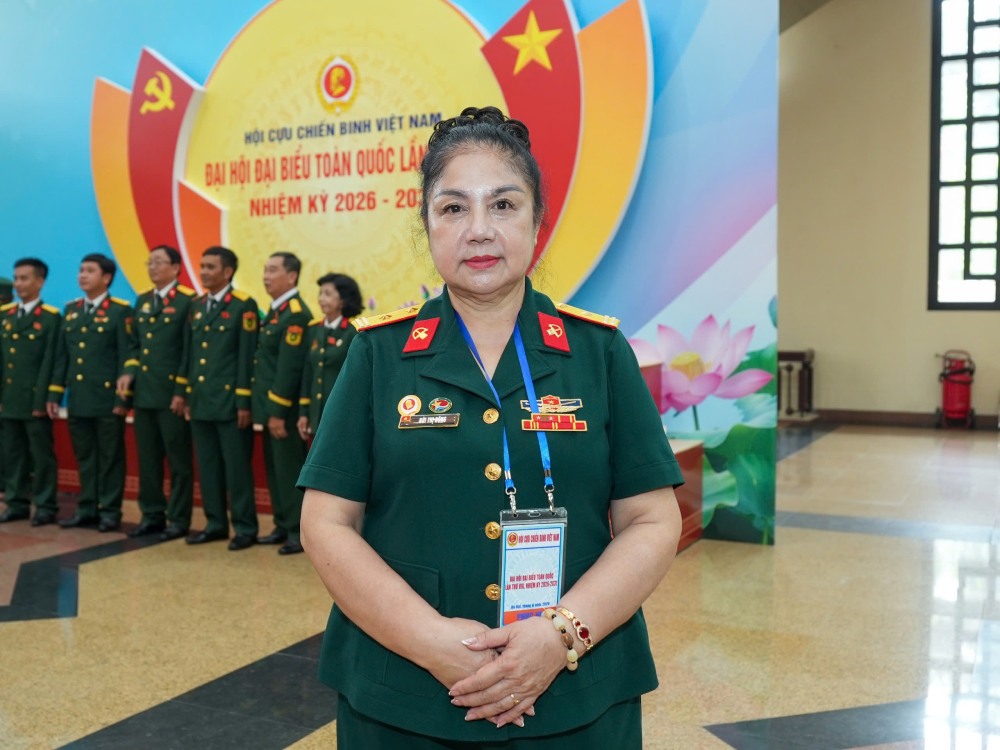 Bà Bùi Thị Đông, CCB Quân đoàn 2 là 1 trong 16 hội viên Hội CBB tỉnh Bắc Ninh dự Đại hội đại biểu toàn quốc Hội Cựu Chiến binh Việt Nam lần thứ VIII. Ảnh: Hữu Chánh