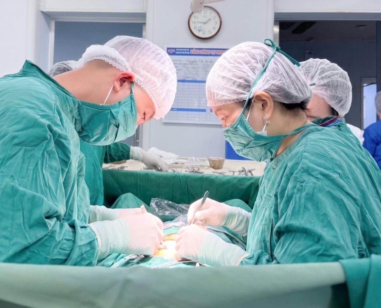 Doctors successfully save a pregnant woman who was seriously injured after an accident. Photo: Viet Tiep Friendship Hospital