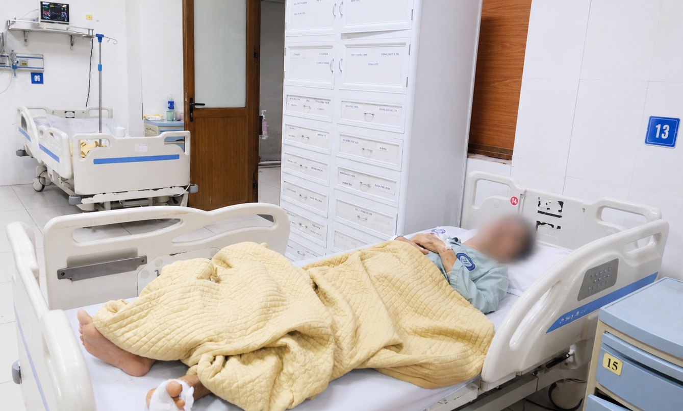 Diabetic complications, severe leg ulcers, 67-year-old patient has cardiac arrest. Photo: Thuy Quynh