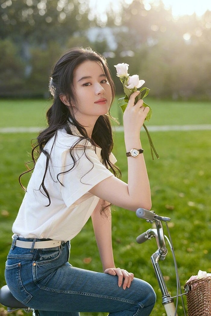 Lưu Diệc Phi trong phim “Đi đến nơi có gió“. Ảnh Nhà sản xuất