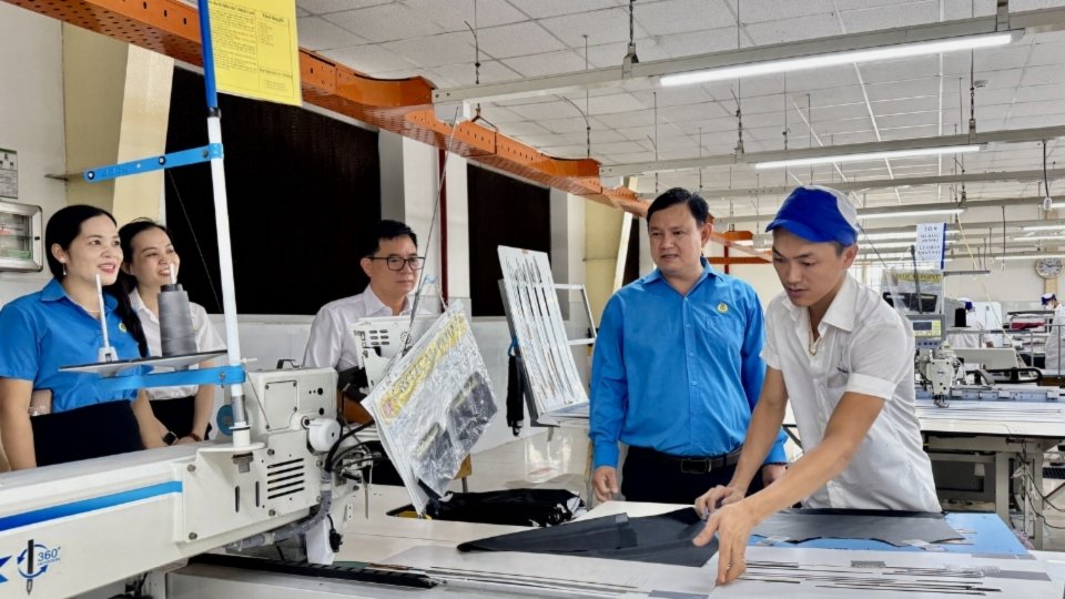 Welfare programs contribute to strengthening workers' trust in the Trade Union organization. Photo: Hoang Loc