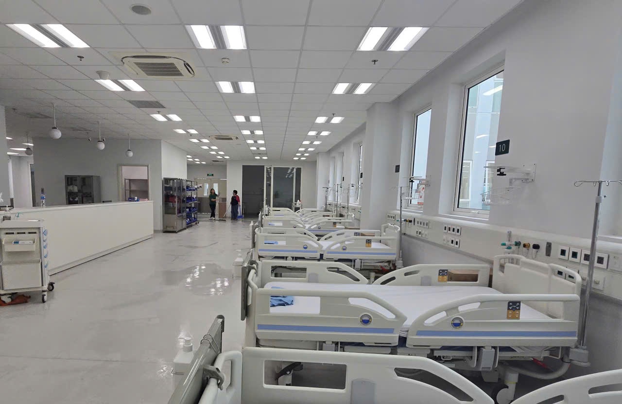 Hệ thống giường bệnh đã được lắp đặt xong. Ảnh: Nguyễn Trường