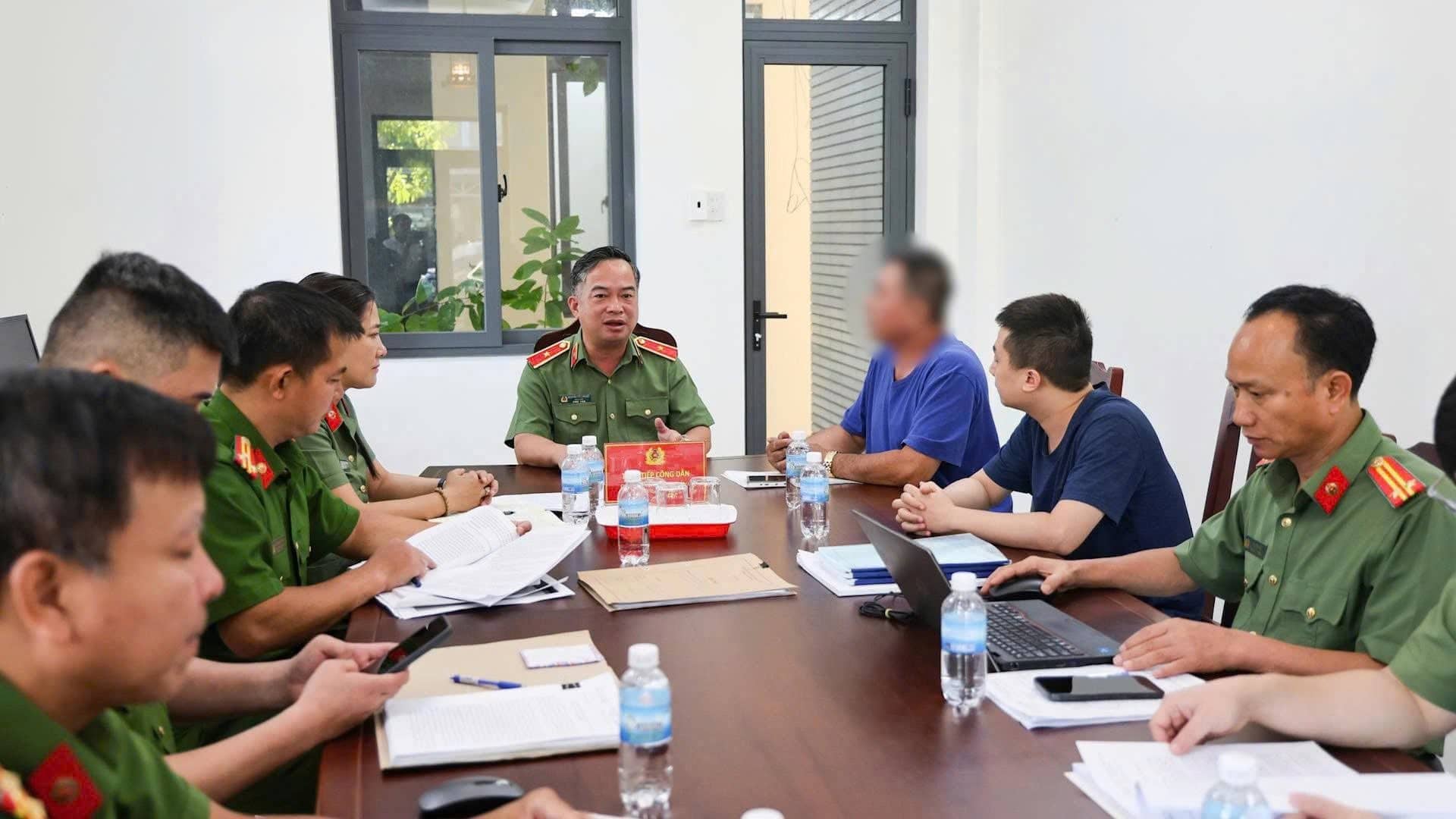 Director of Khanh Hoa Police Department receives citizens periodically. Photo: Police provided