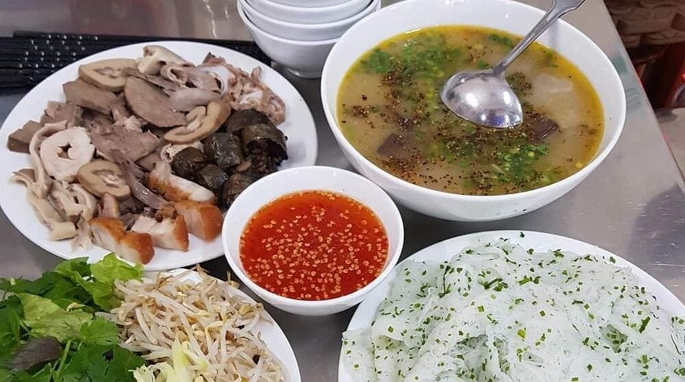 Banh hoi porridge is one of the delicious dishes you should enjoy when coming to Quy Nhon. Photo: Hong Thanh pork belly porridge cake