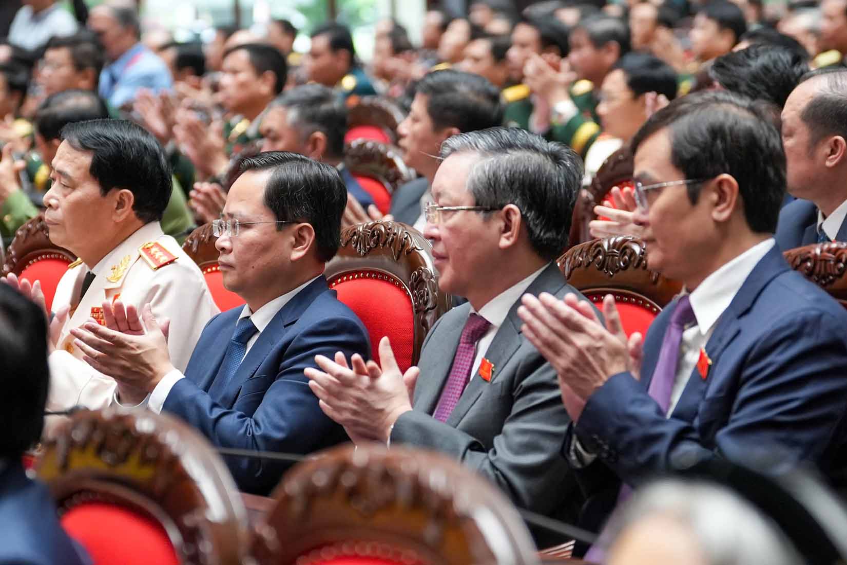 Ủy viên Trung ương Đảng, Phó Chủ tịch Ủy ban Trung ương MTTQ Việt Nam, Chủ tịch Tổng Liên đoàn Lao động Việt Nam Nguyễn Anh Tuấn (thứ 2 từ trái qua) dự Đại hội. Ảnh: Hữu Chánh
