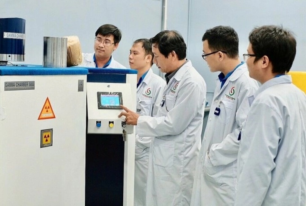 Experts working at the Ho Chi Minh City Biotechnology Center. Photo: HCMBIOTECH