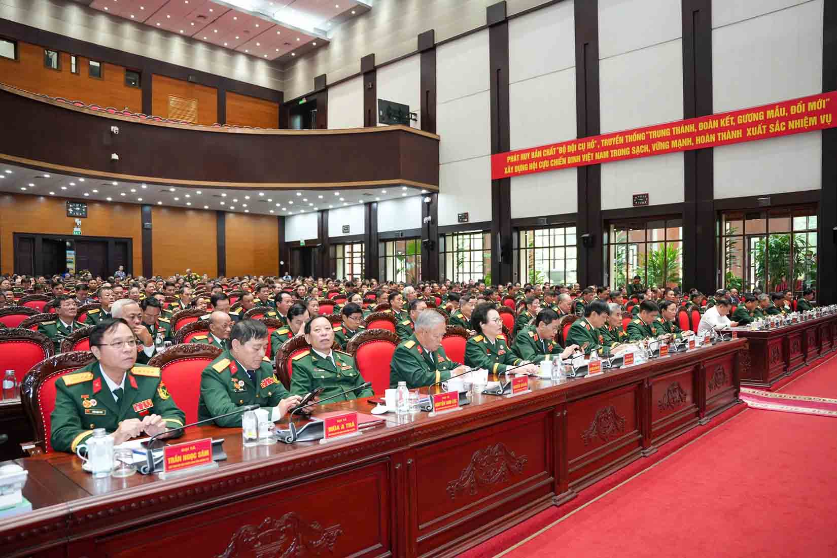 On the afternoon of June 16, the VIII National Congress of the Vietnam Veterans Association elected the Executive Committee of the Vietnam Veterans Association for the term 2026-2031. Photo: Huu Chanh