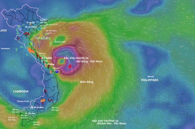 Le nombre de tempêtes et de dépressions qui toucheront terre en mer de l'Est au cours des 3 prochains mois sera équivalent à la moyenne pluriannuelle. Photo de la tempête n° 10 Bualoi envahissant la mer de l'Est en septembre 2025: Système vietnamien de surveillance des catastrophes naturelles