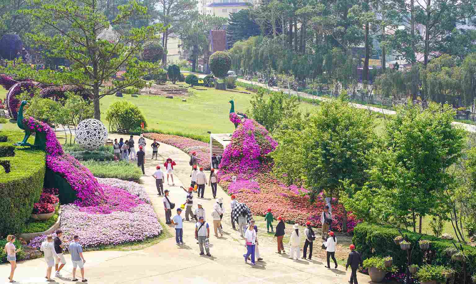 Festival Hoa Đà Lạt nhằm tôn vinh nghề trồng hoa truyền thống, thúc đẩy phát triển du lịch địa phương. Ảnh: Phúc Khánh