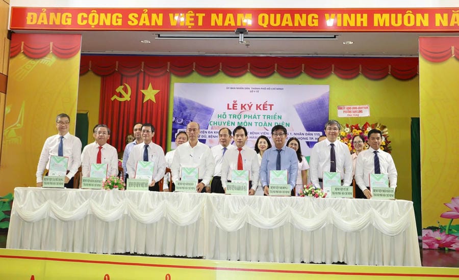 Ba Ria General Hospital signs cooperation agreement with 7 leading hospitals in Ho Chi Minh City. Photo: Ho Chi Minh City Department of Health