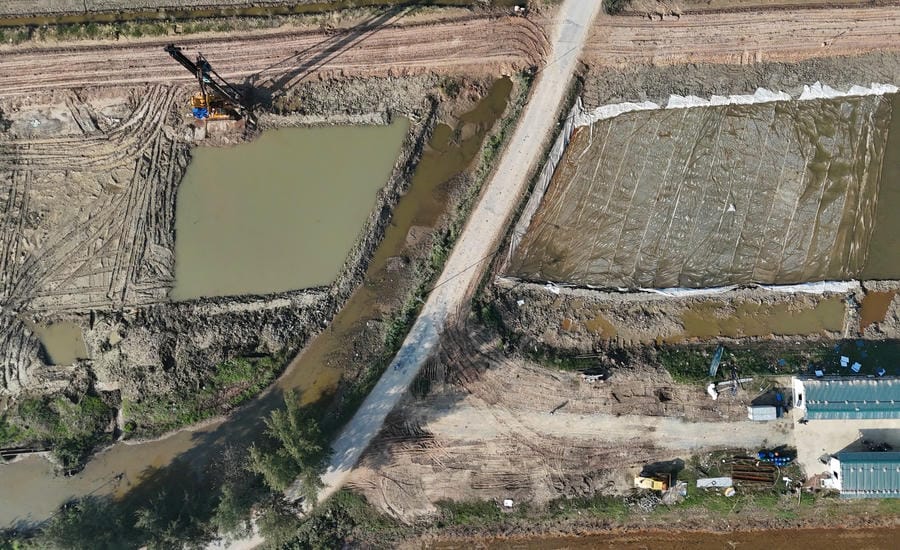 The To Huu extended road project to Phu Bai airport with a total investment of more than 1,143 billion VND is behind schedule. Photo: Nguyen Luan