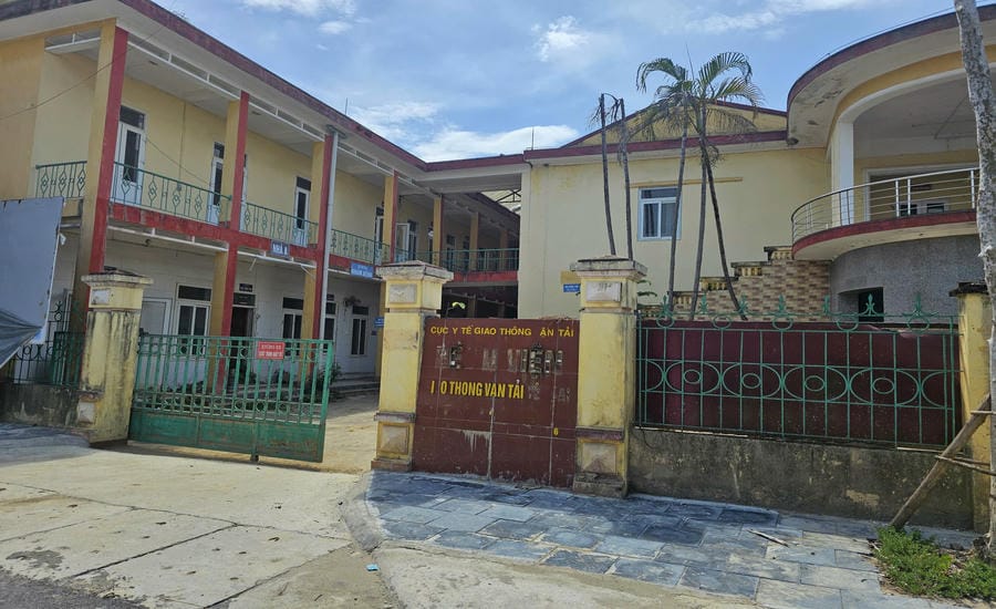 Yen Bai Transport Hospital used to be a modern facility, serving medical examination and treatment for officials and people in Lao Cai. Photo: Bao Nguyen